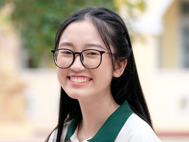 Bạn trẻ - Cuộc sống - Vẻ đẹp trong veo 'gây sốt' của nữ thủ khoa kỳ thi tốt nghiệp THPT 2023