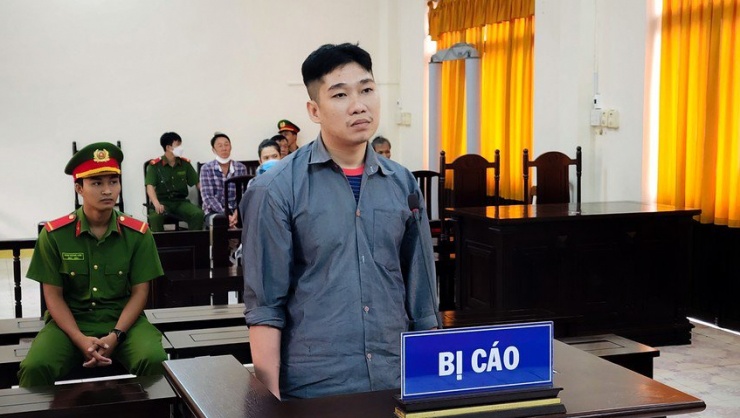 Bị cáo Hồ Văn Quy bị tuyên phạt 20 năm tù về tội giết người. Ảnh: VĂN VŨ