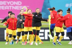ĐT nữ Việt Nam đội mưa ”luyện công”, sẵn sàng gây sốc trước ĐT Mỹ ở World Cup