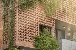 Kinh doanh - "Khoác" 25.000 viên gạch để chống nắng, căn nhà hướng tây ở TP.HCM thoáng mát bất ngờ