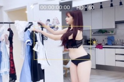 Thời trang - Khi livestream "hái ra tiền", nhiều cô gái bất chấp mặc "thoáng" để câu view