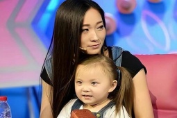 Bạn trẻ - Cuộc sống - Bố mẹ châu Á nhưng sinh ra con gái da trắng, mắt xanh