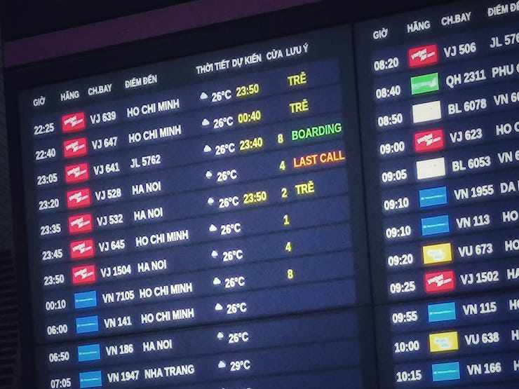 Hàng loạt chuyến bay&nbsp;bị chậm chuyến ở sân bay Đà Nẵng vào tối 24/7/2023.
