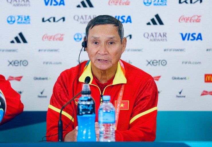 Ở tuổi 72, HLV Mai Đức Chung là nhà cầm quân lớn tuổi nhất lịch sử&nbsp;từng tham dự một kỳ World Cup cả nam và nữ