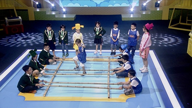 Hậu Hoàng gây bất ngờ với vai trò mới trong “Trạng nguyên nhí” mùa 3 - 4