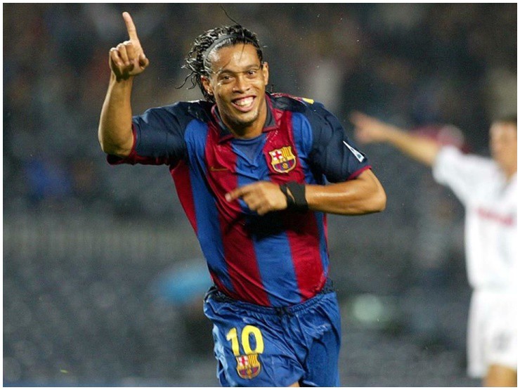 Ronaldinho là huyền thoại bóng đá hàng đầu thế giới.