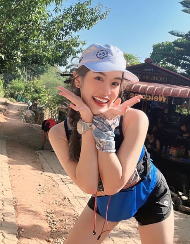Cô là một thành viên của Aurora Team, đội chạy quy tụ rất nhiều người đẹp của Thái Lan.
