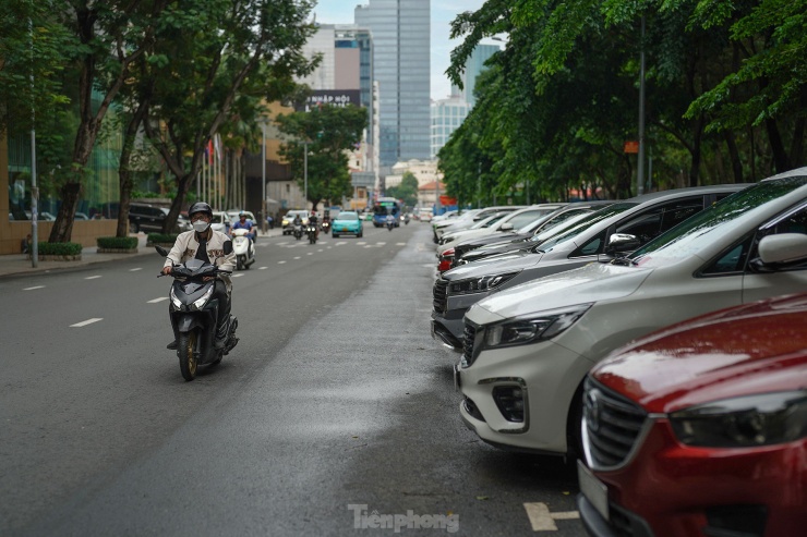 Vị trí bãi xe có thu phí hiện tại nằm kế bên khách sạn New World (Quận 1).