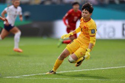 Ngả mũ Kim Thanh cản phá penalty ở World Cup, ĐT nữ Việt Nam kiên cường đấu Mỹ