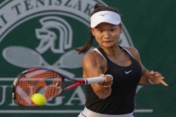 Thể thao - SAO tennis 20 tuổi người Hungary khiến các đàn chị "tức điên"