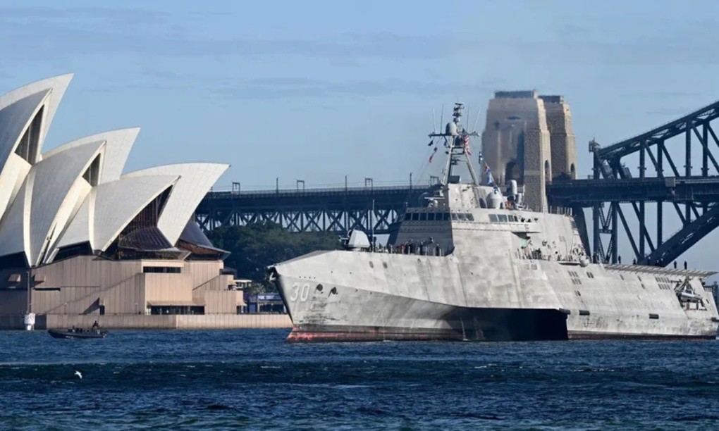 Tàu chiến USS Canberra của Mỹ đóng ở Úc (ảnh: Reuters)