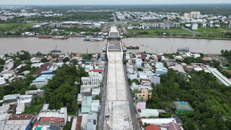 Công trình cầu Trần Hoàng Na thuộc dự án Phát triển TP. Cần Thơ và tăng cường khả năng thích ứng của đô thị, sử dụng vốn ODA của Ngân hàng Thế giới.