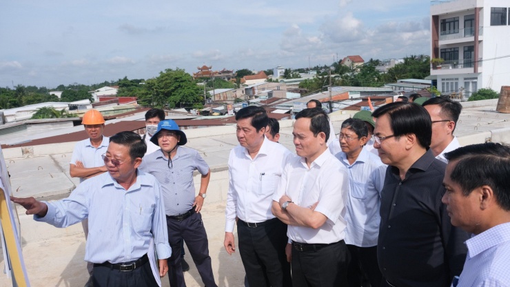 Tại chuyến khảo sát công trường dự án mới đây, Phó Thủ tướng Trần Lưu Quang đề nghị UBND tp. Cần Thơ tiếp tục chỉ đạo Ban Quản lý dự án ODA TP. Cần Thơ tăng cường công tác quản lý giám sát, giải quyết kịp thời các khó khăn, vướng mắc, cố gắng thực hiện theo đúng tiến độ.