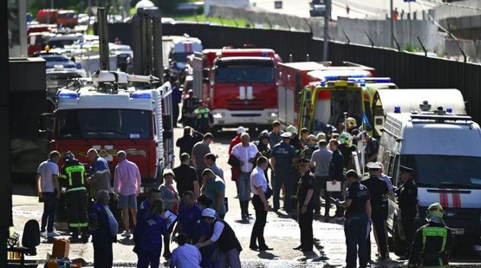 Các cơ quan cấp cứu đang làm việc tại hiện trường. Ảnh: Sputnik