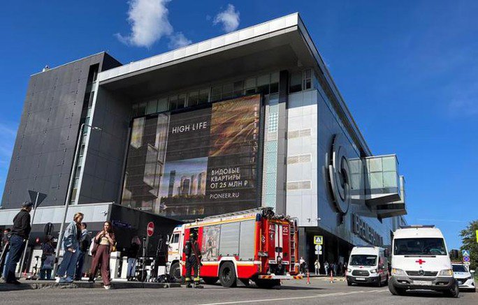 Nhà chức trách đang điều tra nguyên nhân của sự cố nổ đường ống nước nóng. Ảnh: Reuters