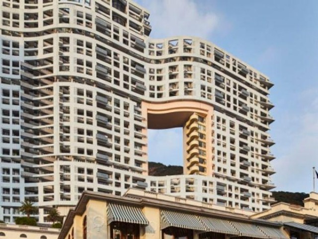 Bí ẩn về ”lỗ thủng” trên nhiều tòa nhà ở Hong Kong
