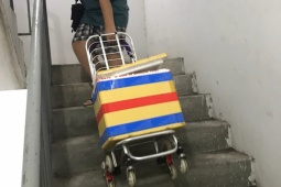 Tin tức trong ngày - CLIP: Ám ảnh thai phụ, người già leo bộ mấy chục tầng vì chung cư hư thang máy cả tháng