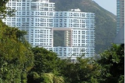 Kinh doanh - Bí ẩn những ô vuông "lỗ thủng" ở chung cư, sự thật đằng sau là gì?