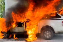 Tin tức trong ngày - Ô tô chở 3 người bốc cháy ngùn ngụt trên cao tốc Hà Nội – Hải Phòng