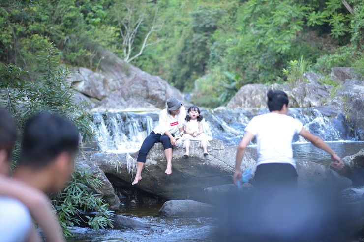 Đạo diễn luôn cảm thấy day dứt vì ê-kíp đã rất vất vả