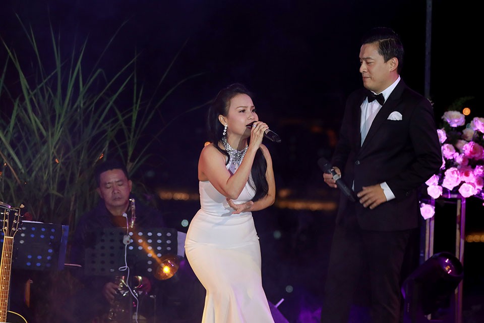 Cẩm Ly song ca cùng Lam Trường ca khúc "Yêu trong niềm đau".