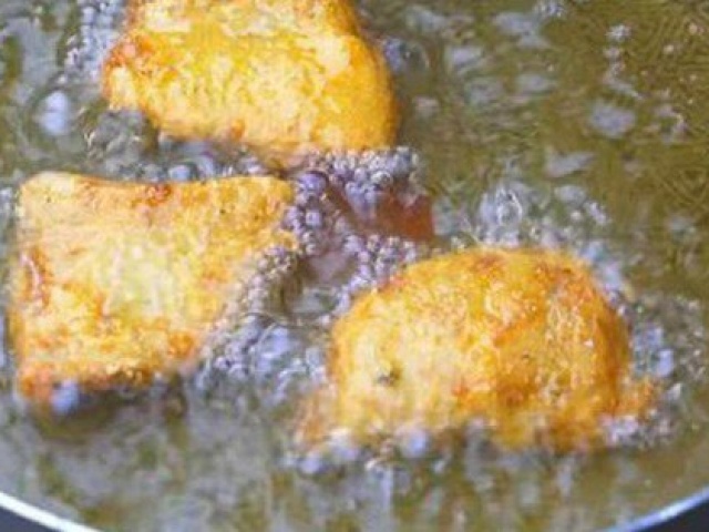 Ẩm thực - Cách rán cá mới tinh, dễ đến bất ngờ mà không hề bắn dầu, cặn dầu, cá ngon ngoài giòn trong mềm