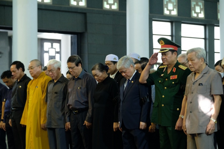 Đoàn Uỷ ban T.Ư MTTQ Việt Nam do ông Đỗ Văn Chiến – Chủ tịch Uỷ ban T.Ư MTTQ Việt Nam làm Trưởng đoàn vào viếng, tham gia đoàn viếng có các đồng chí lãnh đạo, nguyên lãnh đạo Uỷ ban T.Ư MTTQ Việt Nam.