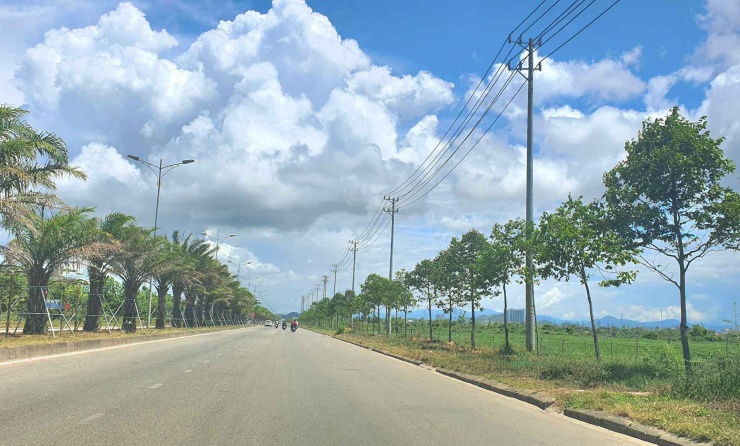 Tỉnh lộ 28 là một trong những tuyến giao thông huyết mạch ở Huế.