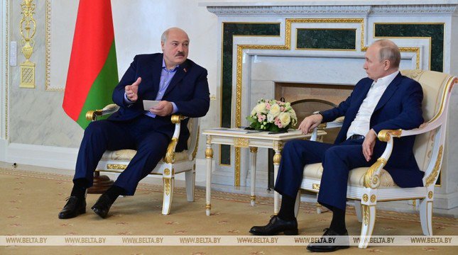 Tổng thống Nga Putin và Tổng thống Belarus Lukashenko gặp nhau ngày 23/7. Ảnh: BelTA