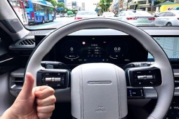 Tin tức ô tô - Ảnh thực tế nội thất Hyundai Santa Fe 2024, nhìn như Range Rover "giá rẻ"