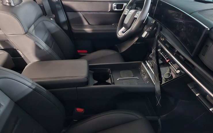 Ảnh thực tế nội thất Hyundai Santa Fe 2024, nhìn như Range Rover &#34;giá rẻ&#34; - 5