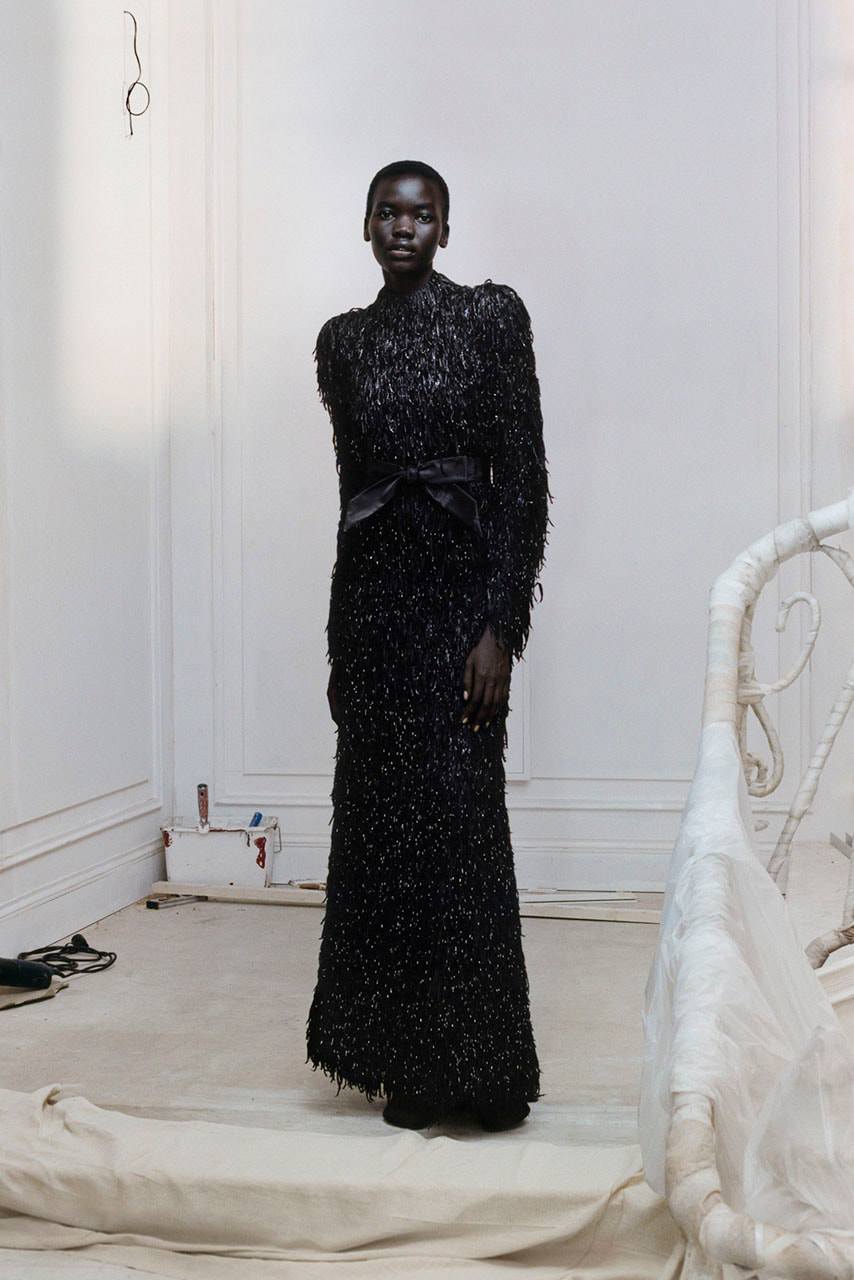 Balenciaga tiết lộ chiến dịch mùa đông 2023 độc đáo - 1