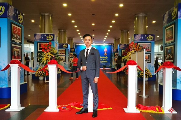 Thầy giáo, nhạc sĩ Tuấn Nguyễn: “Nếu việc tạo động lực, truyền cảm hứng ca hát cho học viên là niềm vui bất tận đối với tôi, thì việc tổ chức sự kiện, hay sáng tác ca khúc chính là cuộc dạo chơi trong âm nhạc – giúp tôi bồi đắp chắc chắn hơn nữa vị thế của mình!”