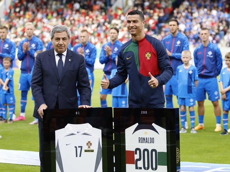Ronaldo là một trong số ít VĐV thể thao cán mốc tài sản lên tới 1 tỷ USD