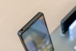 Sony trình làng Xperia 10 V: Smartphone 5G, pin 5.000mAh nhẹ nhất thế giới