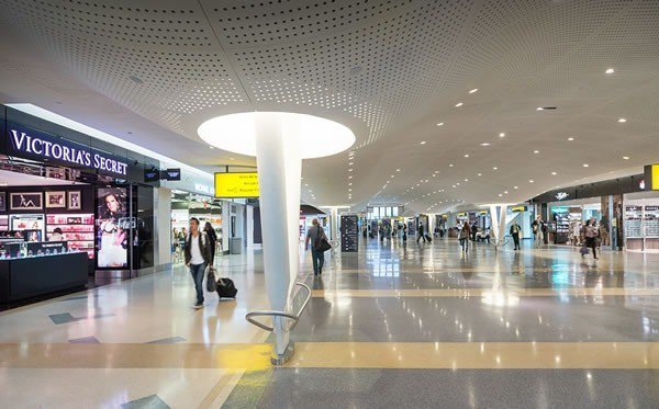 Khu mua sắm tại sân bay John F. Kennedy.