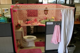 Tranh vui - Trò đùa nơi công sở lên một tầm cao mới