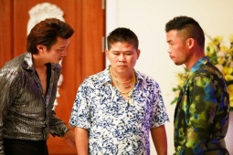 Đời sống Showbiz - "Ông bầu" giàu nhất nhì Vbiz lao đao vì vỡ nợ, ngồi ăn cơm bụi cũng bị soi mói