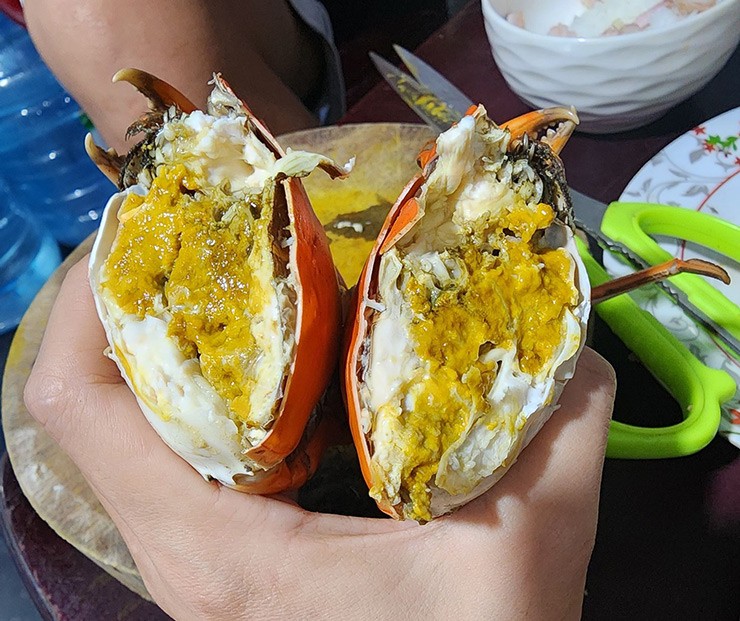 Cua yếm vuông có thể chế biến thành nhiều món ăn đơn giản nhưng vô cùng hấp dẫn như cua luộc, cua rang me, cua nấu lẩu, cua hấp bia…
