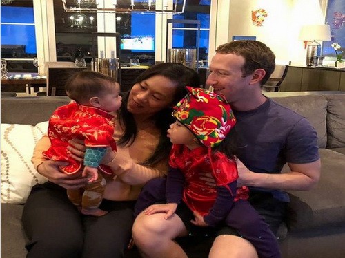 Mark Zuckerberg đón Tết cổ truyền bên vợ và 2 con gái.