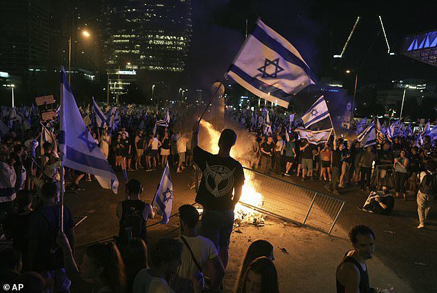 Người Israel đã biểu tình phản đối kế hoạch cải cách của chính phủ trong 29 tuần.