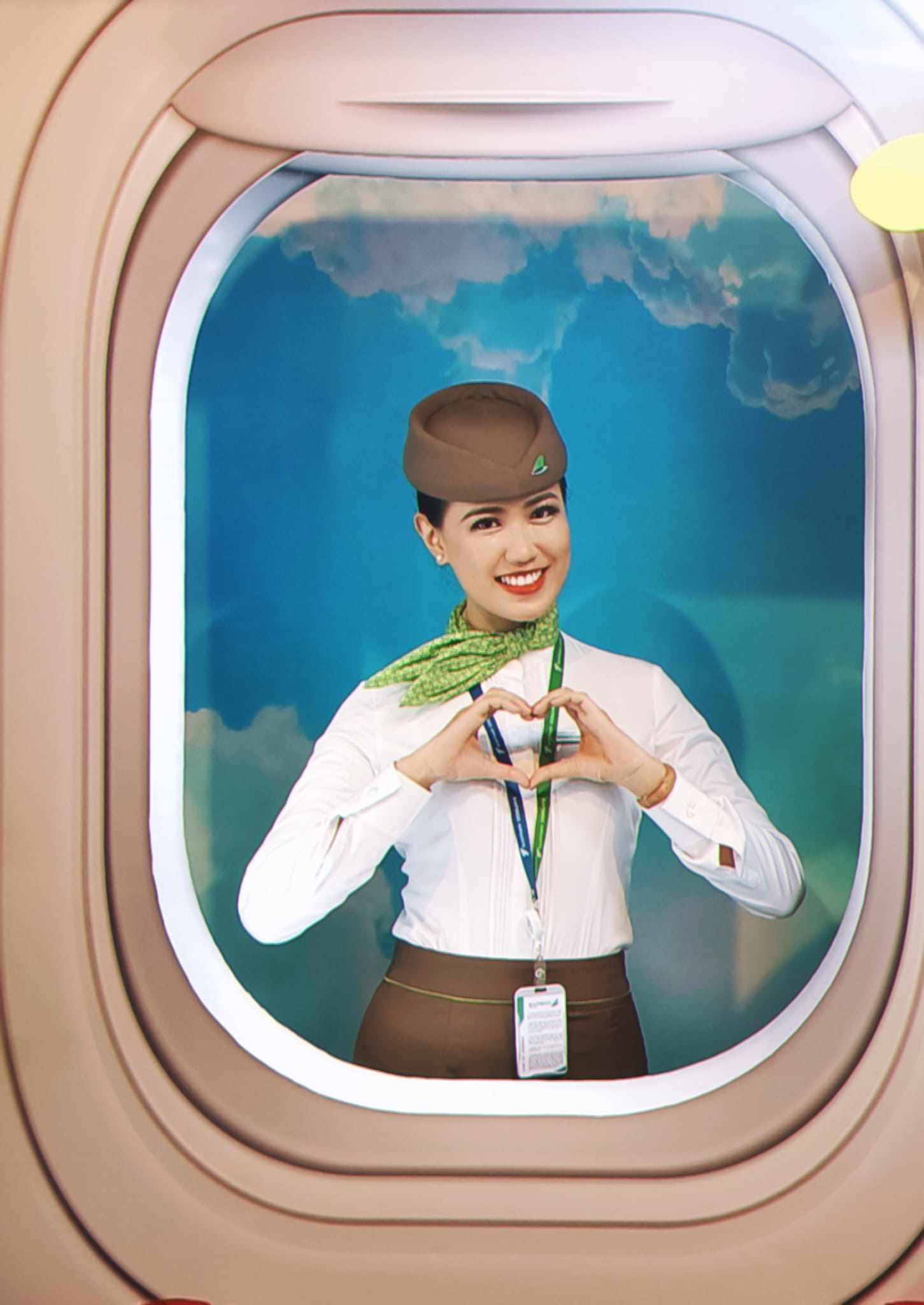 Nữ tiếp viên hàng không xinh đẹp đang có những ngày thi đấu tại nước ngoài.