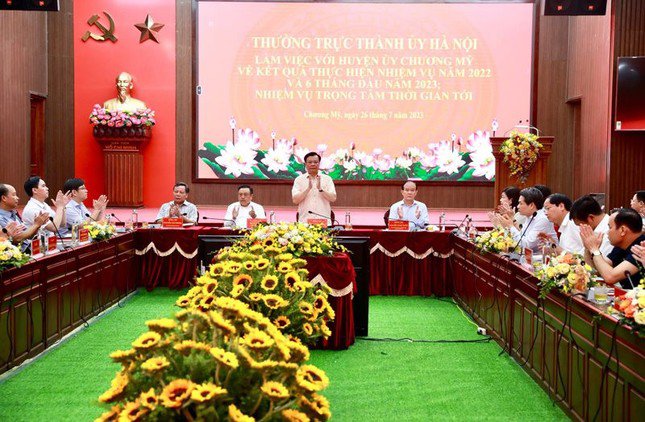 Quang cảnh buổi làm việc của Thường trực Thành ủy Hà Nội với Huyện ủy Chương Mỹ ngày 26/7