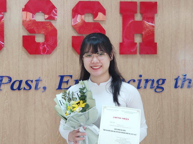 Nguyễn Anh Nhật Trân, sinh viên lớp K65 Lịch sử, khoa Lịch sử, Trường Đại học Khoa học Xã hội và Nhân văn, Đại học Quốc gia Hà Nội.