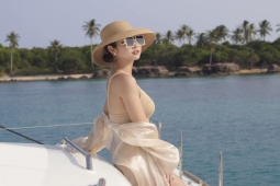 Thời trang - Jennifer Phạm mặc monokini trên du thuyền, khoe dáng "mẹ 4 con đẹp nhất Vbiz"