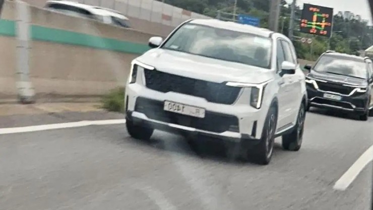 Kia Sorento 2024 được bắt gặp chạy thử tại Hàn Quốc. Ảnh: The Korean Car Blog