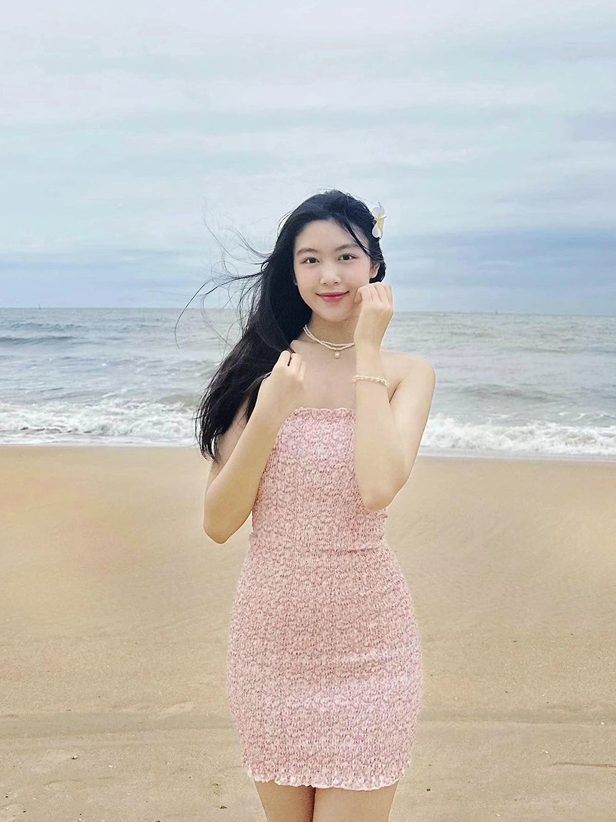 Gu mặc đi biển thu hút nhất từ trước đến nay của con gái Quyền Linh, Lưu Thiên Hương - 1