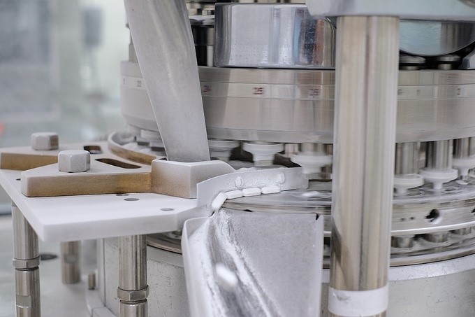 Bên trong dây chuyền sản xuất thuốc viên Hapacol đạt tiêu chuẩn quốc tế