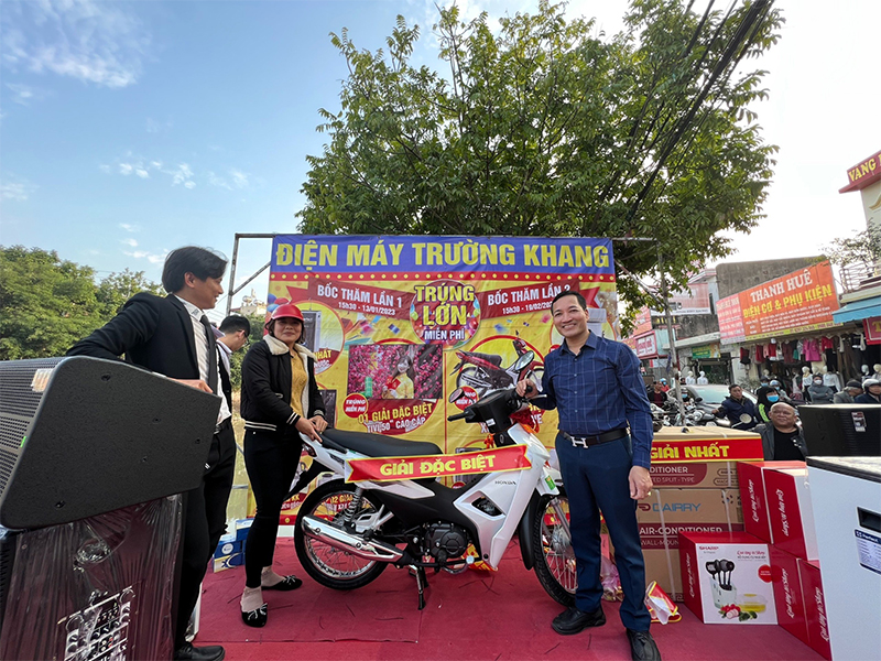 Siêu thị điện máy Trường Khang được vinh danh là nhà phân phối tiềm năng khu vực Nam Định - 1