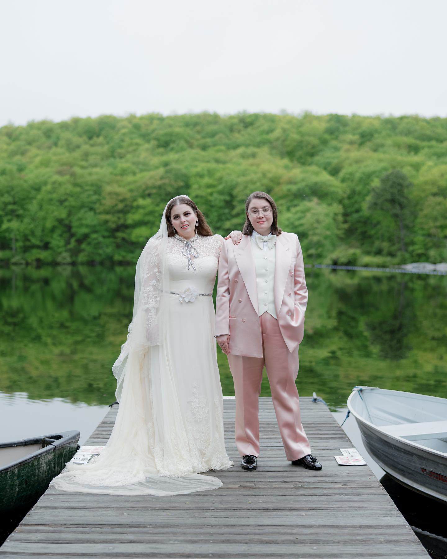 2 thiên thần Victoria's Secret mang váy cưới nổi bật, gây chú ý - 5